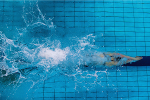 A lady dives into a swimming pool